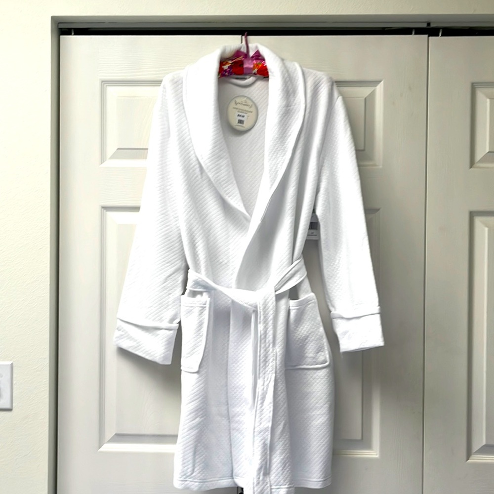 NWT Soft Spa Robe. One size (medium)